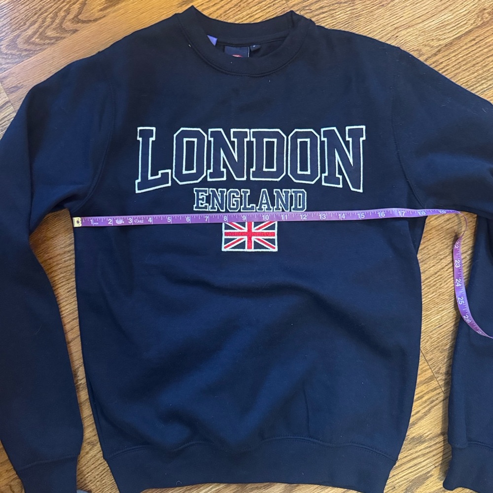 NWT Women's Embroidered Navy London England Sweatshirt Size S - 70% Cotton  SOFT - Picture 14 of 15